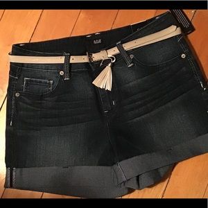 a.n.a med. blue denim shorts size 10